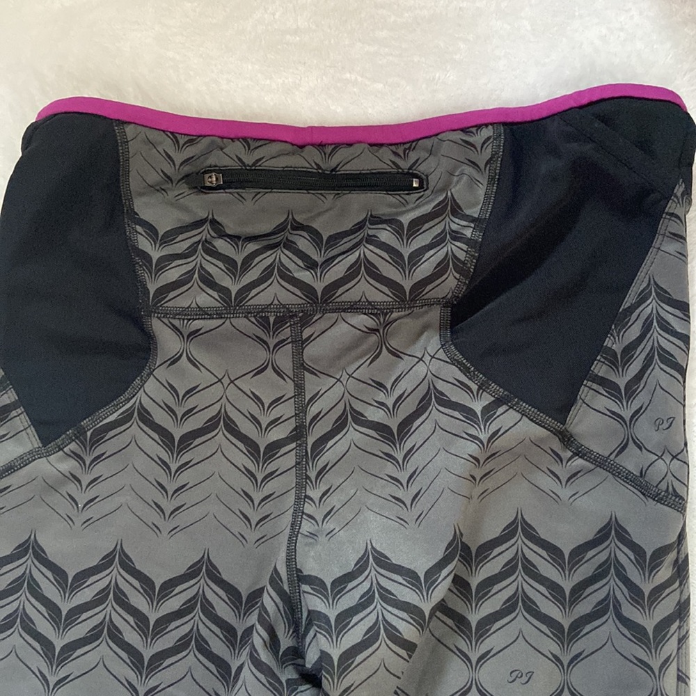 Pearl Izumi Size XL Gray & Black Capri Leggings Purple Trim Back Zip Pocket - Picture 8 of 15